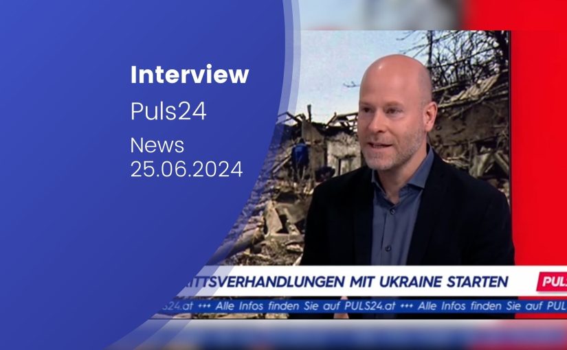Paul Schmidt im Puls24 News-Studio, im Gespräch mit Anchor Bianca Ambros, zum Thema EU-Beitrittsgespräche mit der Ukraine und Moldau